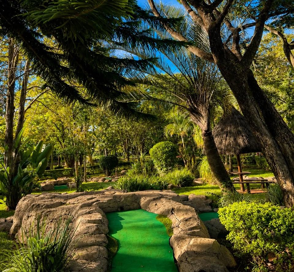 Mini golf course