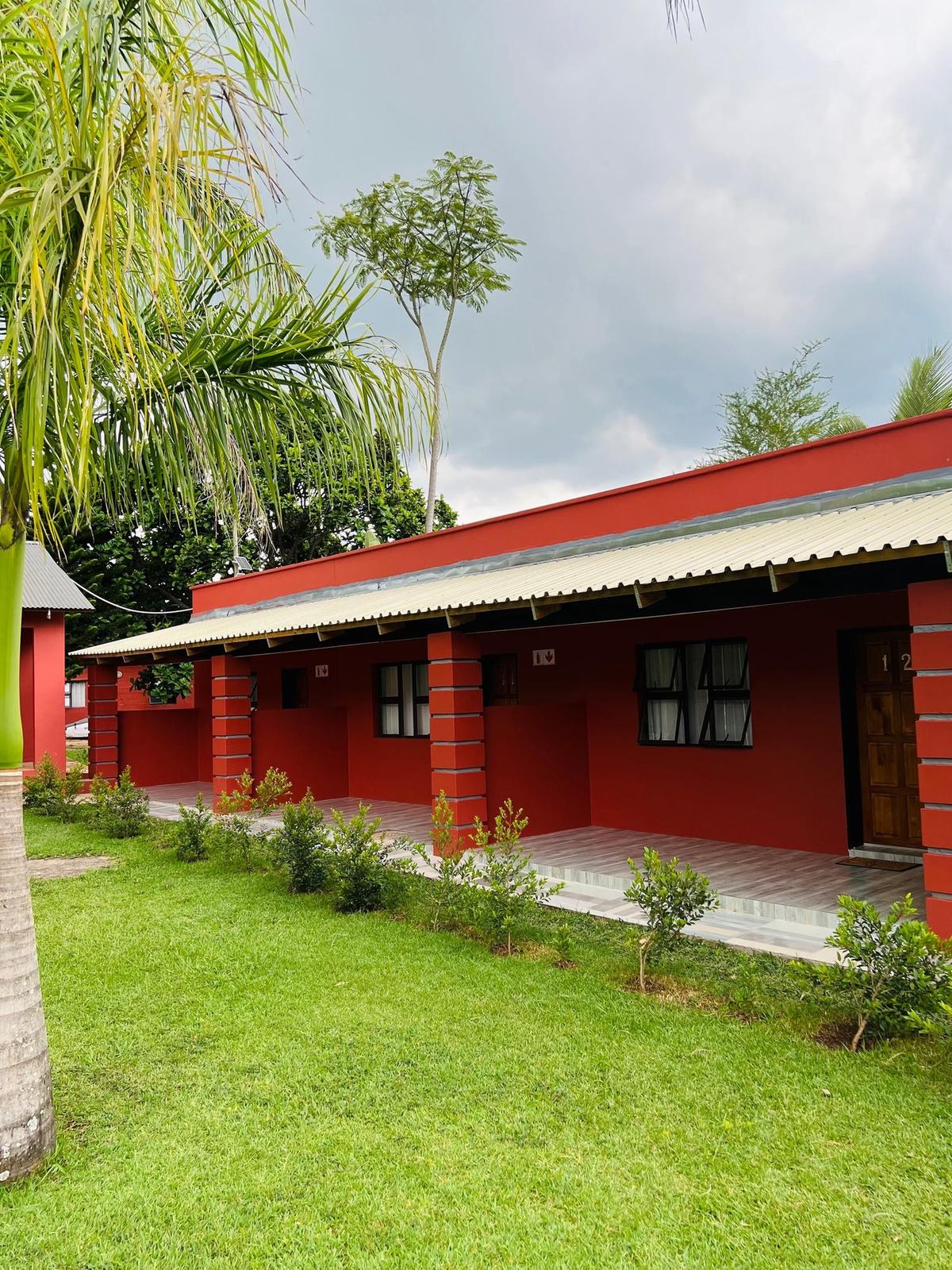 Room exteriors at Brookside Lodge